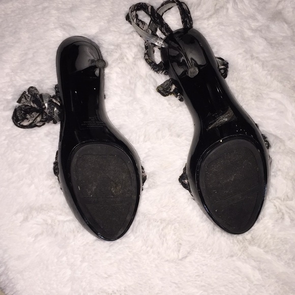 Nine West Strappy Heels - Picture 3 of 4